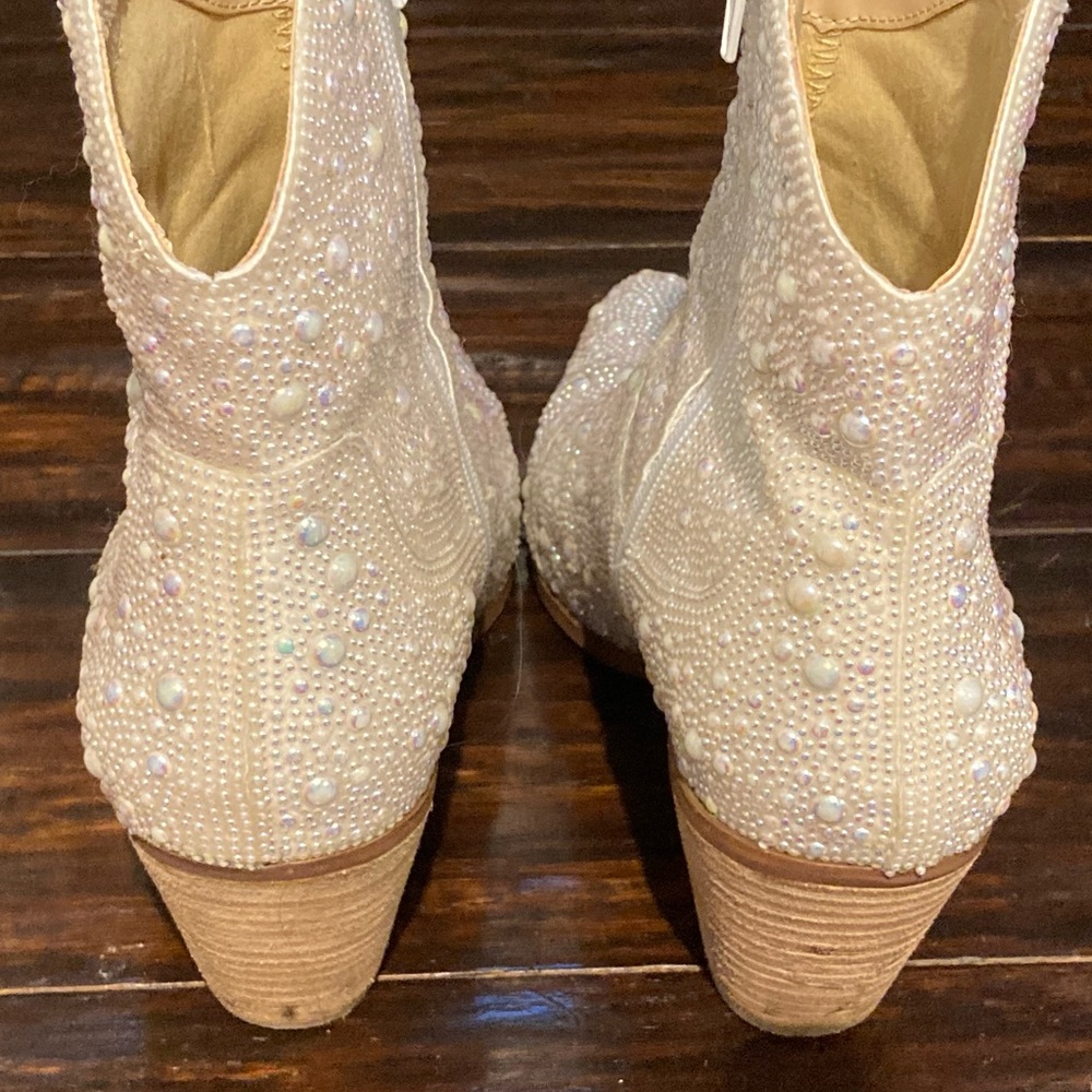 SOLD-Betsey Johnson Emory Pearlized Western Cowboy Ankle Bootie 7.5 - Picture 4 of 10